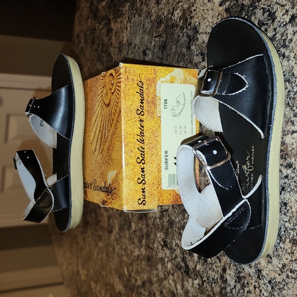 Sandals - Picture 2 of 6